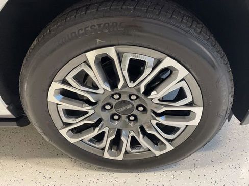 Used 2024 GMC Yukon Denali Ultimate image 17