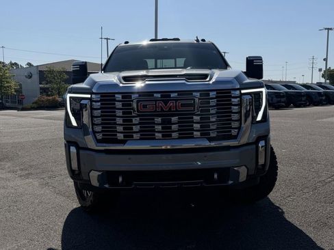 Used 2024 GMC Sierra 2500 Denali w/ Denali Reserve Package AWD/4WD image 4