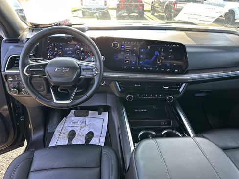 Certified 2025 Chevrolet Suburban Z71 image 13