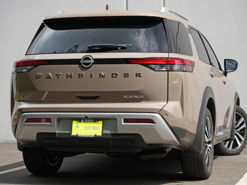 Used 2024 Nissan Pathfinder Platinum FWD image 4