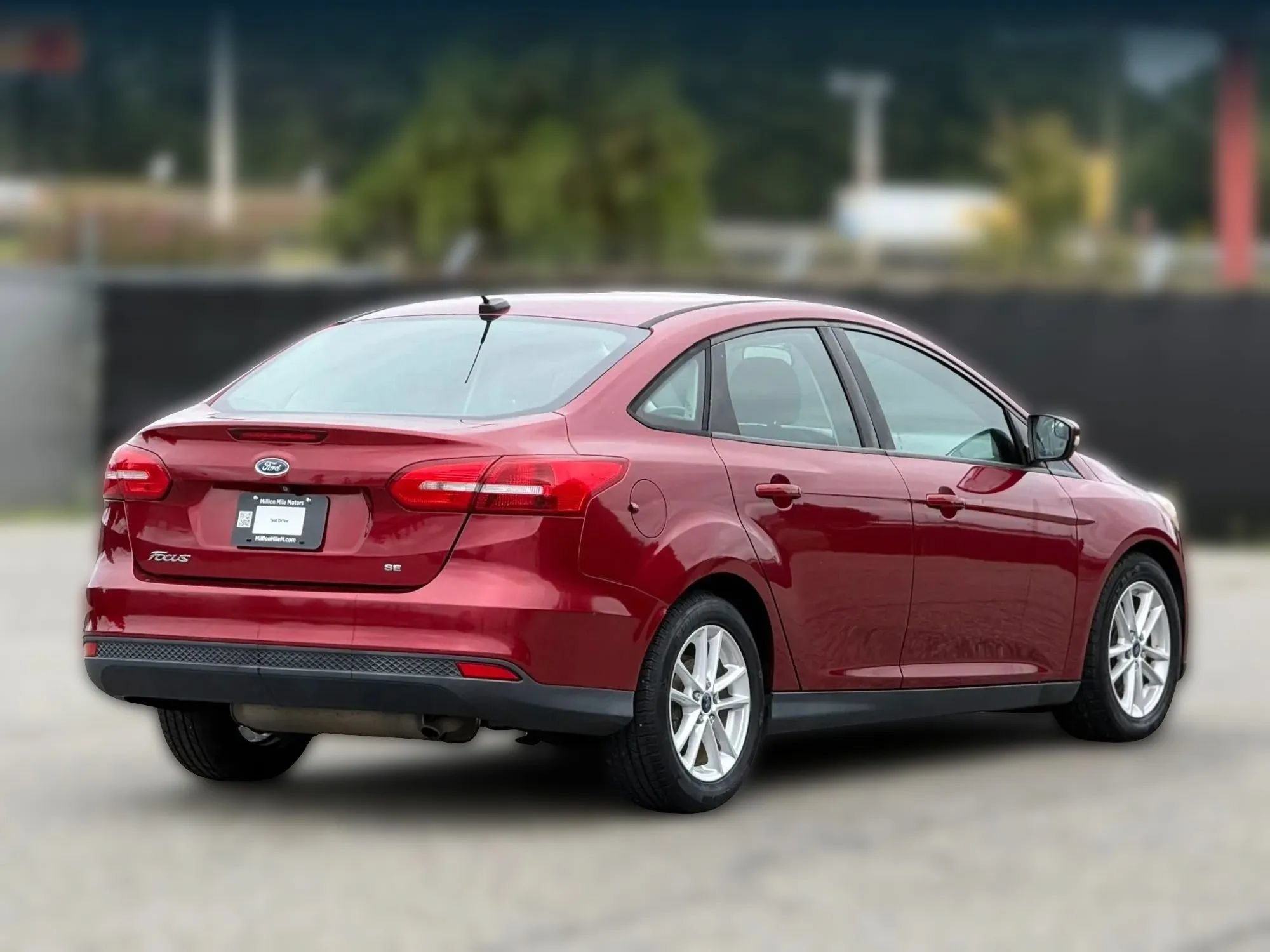 Used 2015 Ford Focus SE w/ SE Cold Weather Package FWD image 9