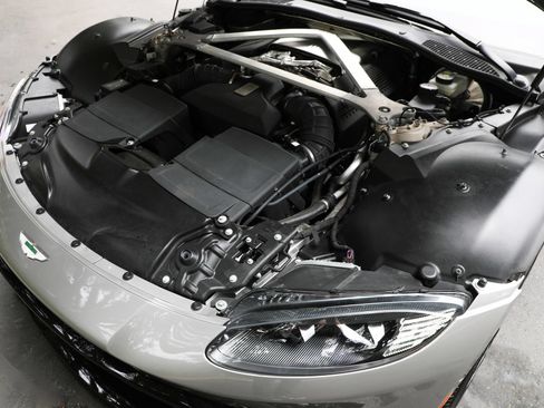 Used 2023 Aston Martin V8 Vantage Roadster RWD image 14