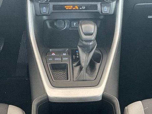 Used 2022 Toyota RAV4 XLE FWD image 14