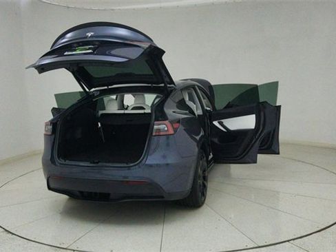 Used 2021 Tesla Model Y Long Range image 76