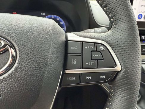 Used 2026 Toyota Sienna Platinum image 25