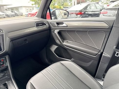Used 2024 Volkswagen Tiguan SE R-Line image 18