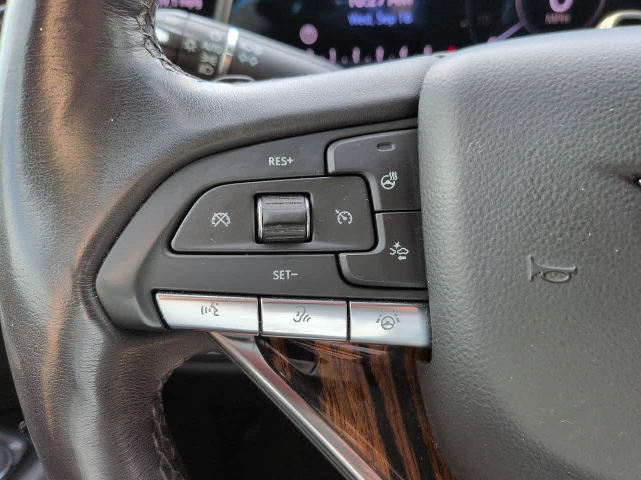 Used 2023 Cadillac Escalade ESV Premium Luxury w/ Performance Package RWD image 26