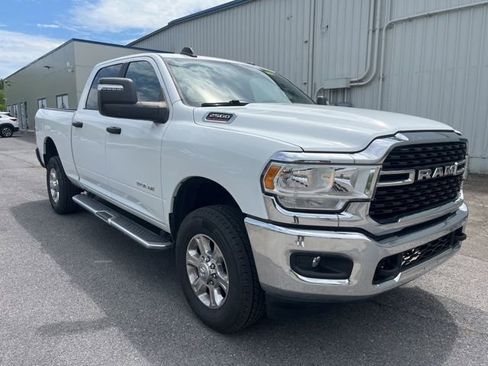 Used 2024 RAM 2500 Big Horn AWD/4WD image 3