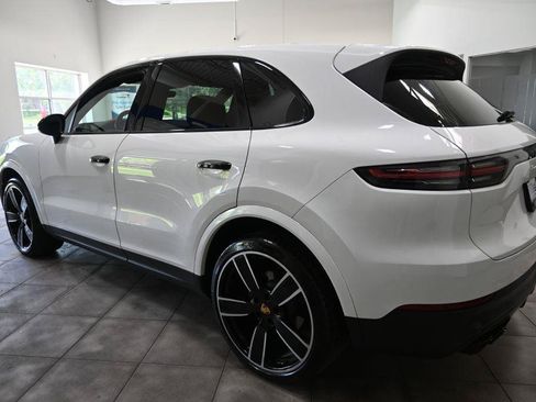 Used 2019 Porsche Cayenne S w/ Premium Package AWD/4WD image 3