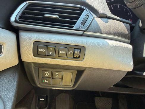Used 2018 Honda Accord Touring image 15