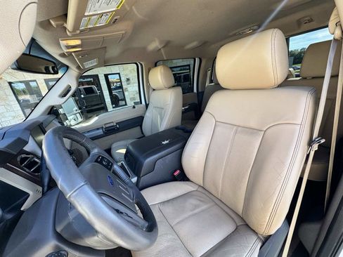 Used 2016 Ford F250 Lariat w/ Lariat Interior Package AWD/4WD image 8