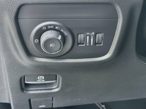 Used 2024 Jeep Grand Cherokee Limited w/ Black Appearance Package RWD image 33