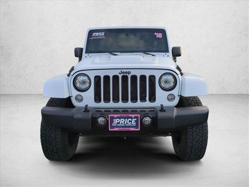Used 2018 Jeep Wrangler Unlimited Sahara image 2