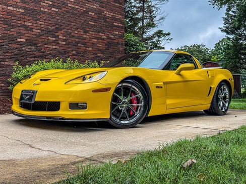 Used 2009 Chevrolet Corvette Z06 w/ Preferred Equipment Group RWD image 2