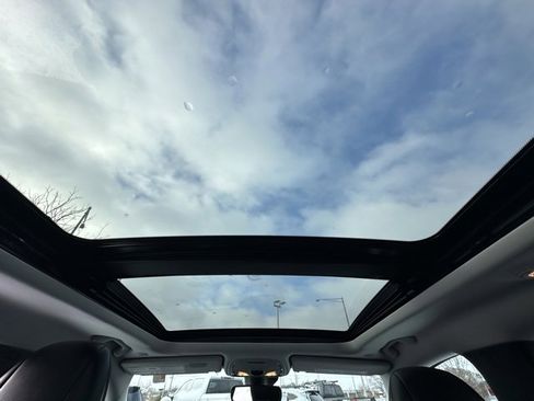 Used 2020 Jeep Cherokee Limited w/ Technology Group image 32