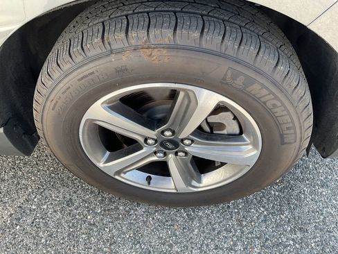 Used 2024 Ford Edge SEL w/ Convenience Package AWD/4WD image 11