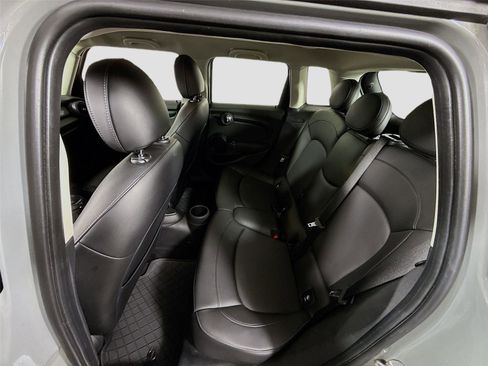 Used 2016 MINI Cooper 4-Door Hardtop image 14