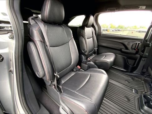 Used 2025 Toyota Sienna XSE w/ XSE Plus Package FWD image 19