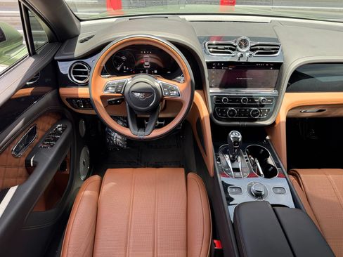 Used 2022 Bentley Bentayga AWD/4WD image 47
