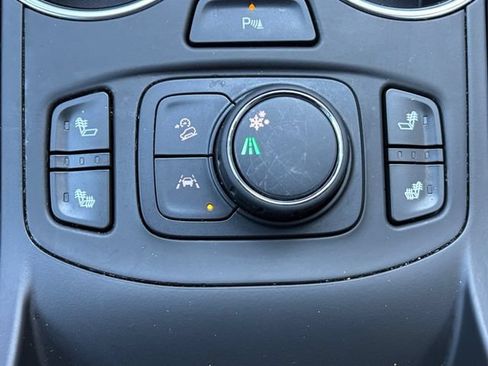 Used 2023 GMC Terrain SLT w/ Tech Package FWD image 32