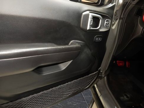 Used 2021 Jeep Wrangler Unlimited Rubicon image 16