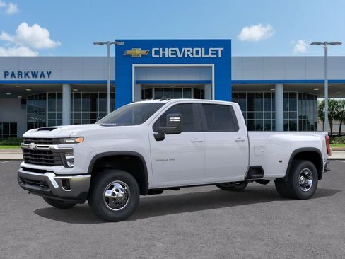 New 2026 Chevrolet Silverado 3500 LT AWD/4WD image 2