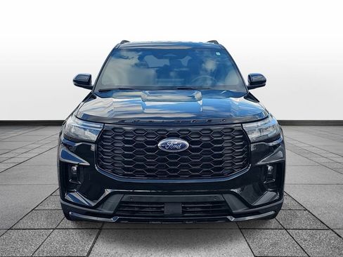Used 2025 Ford Explorer ST-Line w/ ST-Line Street Pack image 2