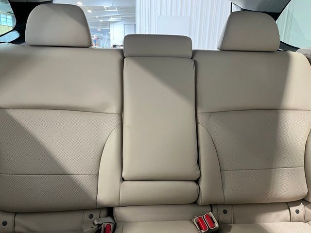 Used 2016 Subaru Outback 2.5i Limited AWD/4WD image 12