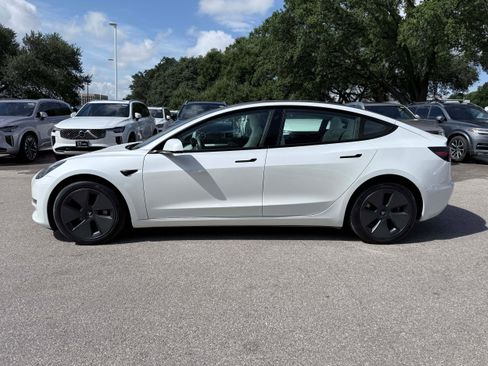 Used 2023 Tesla Model 3 Standard Range RWD image 3