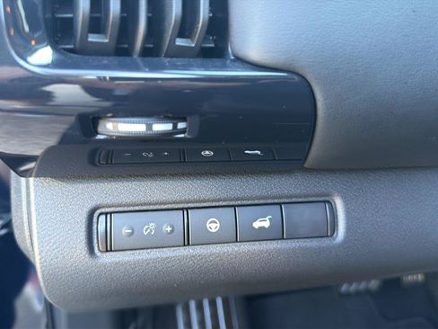 Used 2025 Nissan Pathfinder SV AWD/4WD image 10