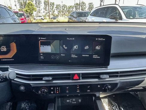 Used 2025 Kia Sorento LX FWD image 15