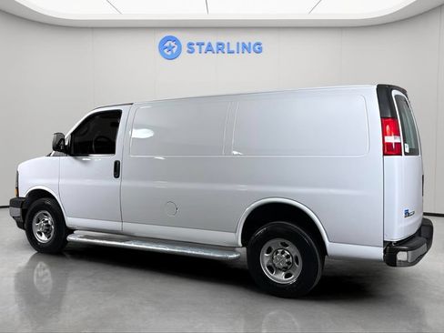 Used 2024 Chevrolet Express 2500 w/ Driver Convenience Package RWD image 4