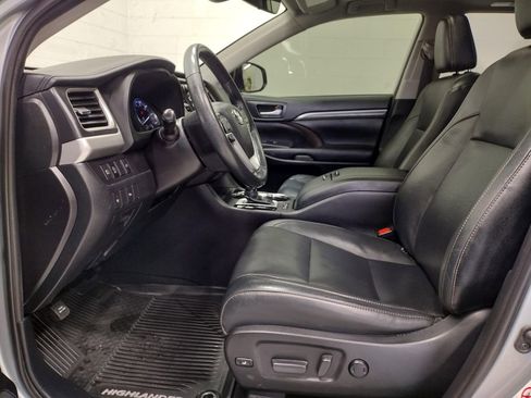Used 2019 Toyota Highlander Limited image 26