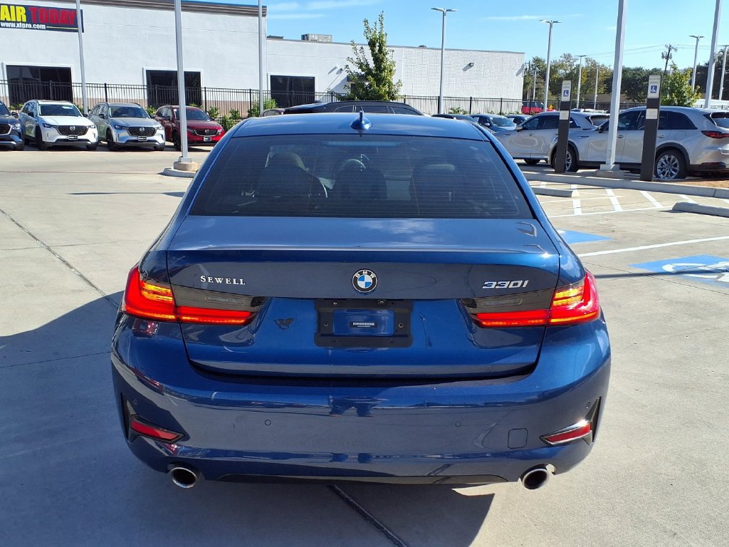 Used 2021 BMW 330i Sedan w/ Premium Package RWD image 4