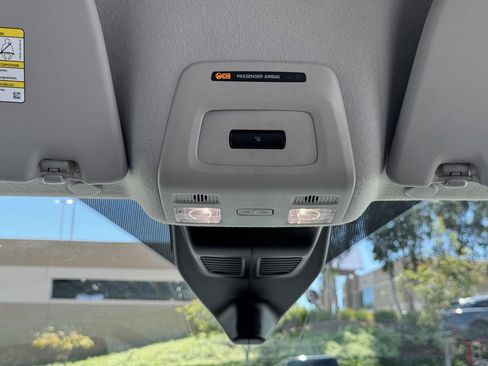 Used 2023 Ford E-Transit Medium Roof image 23