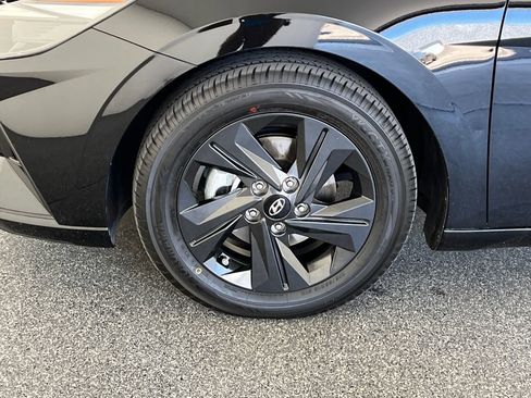 Used 2022 Hyundai Elantra Blue image 27