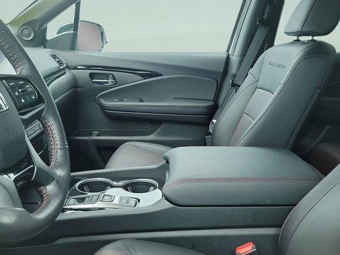 Used 2025 Honda Ridgeline Black Edition image 3