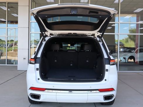 Used 2023 Jeep Grand Cherokee Overland AWD/4WD image 8