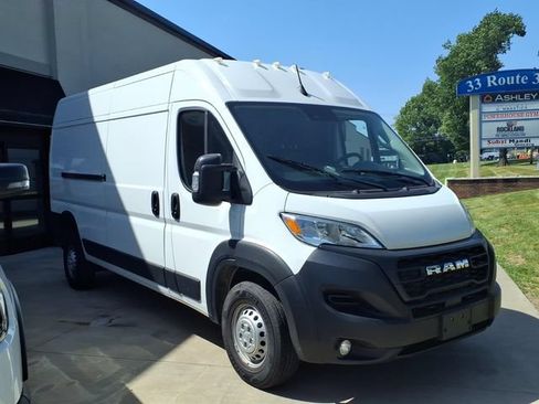 Used 2024 RAM ProMaster 2500 w/ Convenience Group FWD image 3