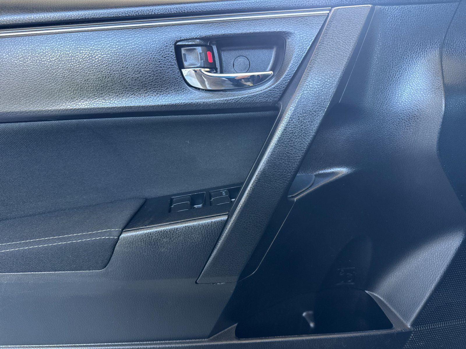 Used 2017 Toyota Corolla LE FWD image 10