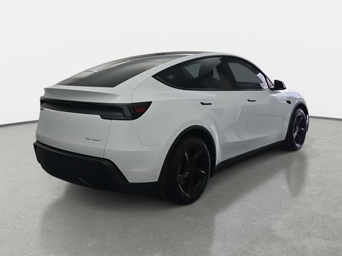 Used 2026 Tesla Model Y Long Range image 5