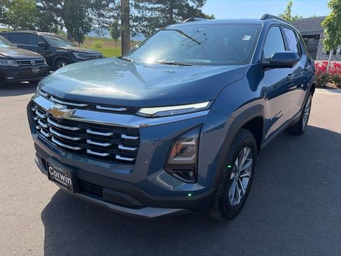 Used 2025 Chevrolet Equinox LT w/ Convenience Package II AWD/4WD image 3