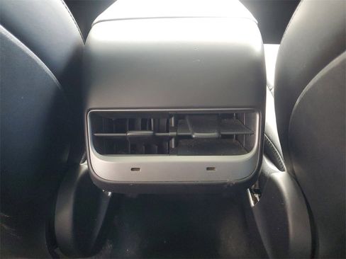 Used 2021 Tesla Model Y Long Range image 10