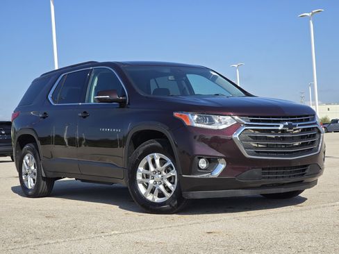 Used 2020 Chevrolet Traverse LT FWD image 2