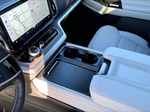 New 2026 Ford Expedition Max Platinum w/ Platinum Ultimate Package AWD/4WD image 8