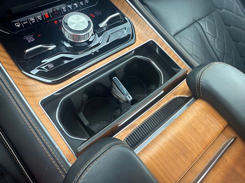 Used 2024 Jeep Grand Wagoneer L Series III AWD/4WD image 27