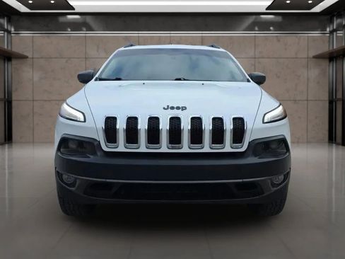 Used 2017 Jeep Cherokee Trailhawk image 4
