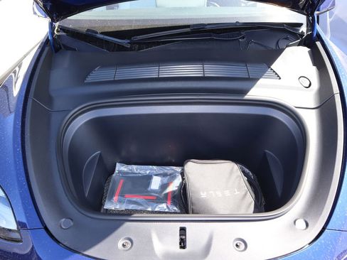 Used 2022 Tesla Model Y Long Range image 12