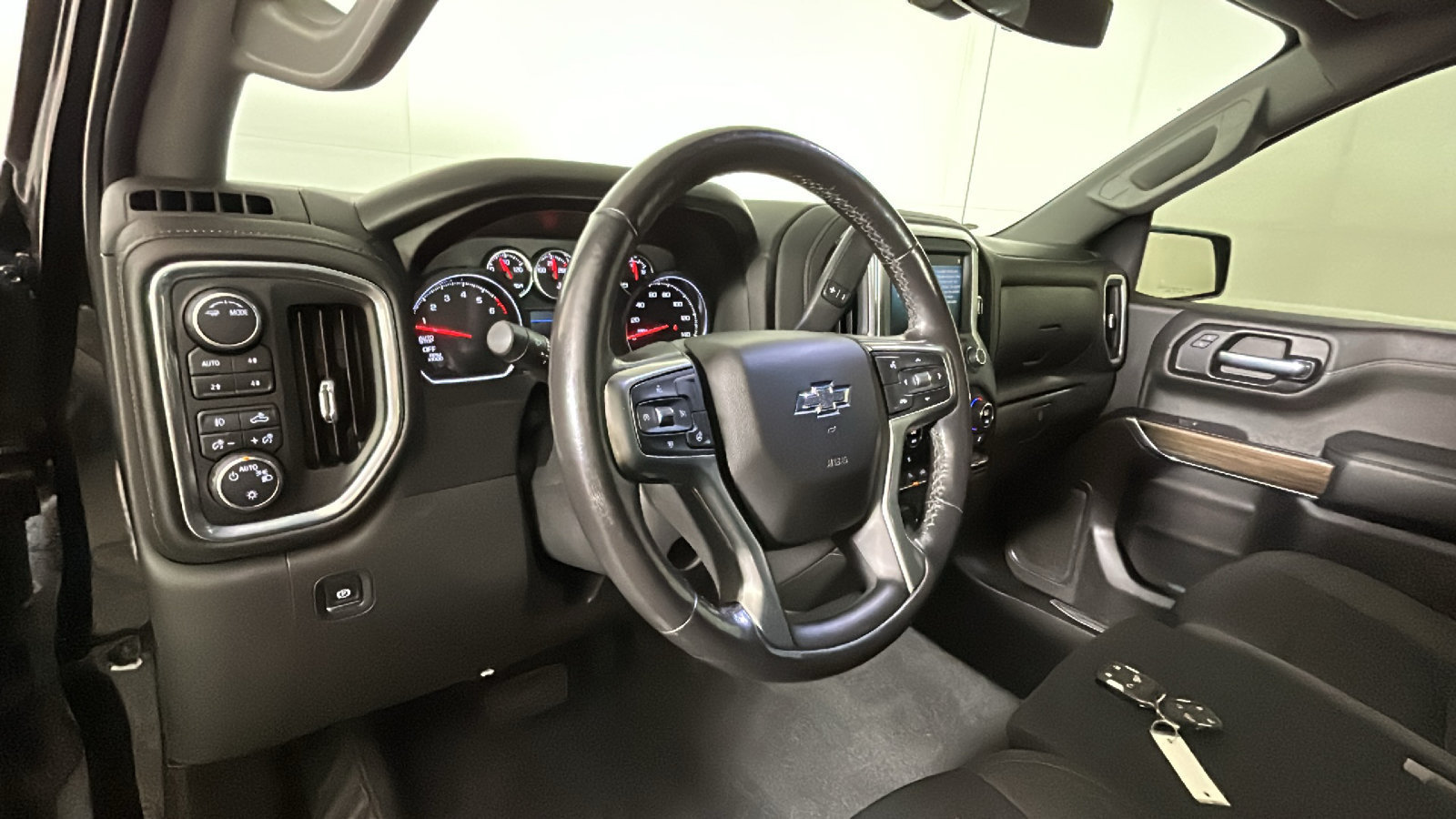 Used 2021 Chevrolet Silverado 1500 RST w/ Max Trailering Package AWD/4WD image 16
