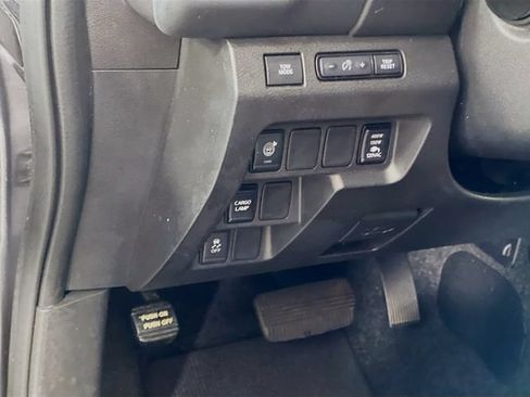 Used 2024 Nissan Frontier SV w/ SV Convenience Package RWD image 10